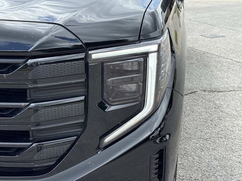 Used 2022 GMC Sierra 1500 Elevation AWD/4WD image 11