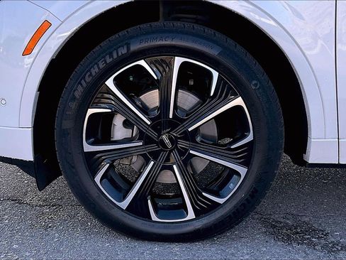 Used 2024 Lincoln Nautilus Reserve w/ Equipment Group 203A image 8