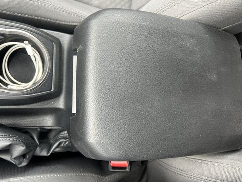 Used 2022 Toyota Tacoma SR w/ SR Convenience Package RWD image 14