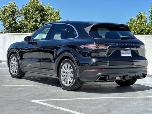 Certified 2022 Porsche Cayenne AWD/4WD image 3