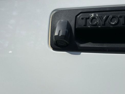 Used 2017 Toyota Tundra SR5 w/ SR5 Upgrade Package RWD image 10