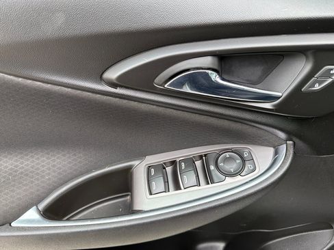 Used 2017 Chevrolet Malibu LT image 11