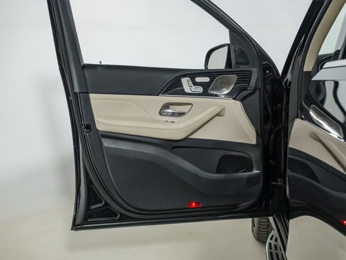 Used 2024 Mercedes-Benz GLS 580 4MATIC image 15