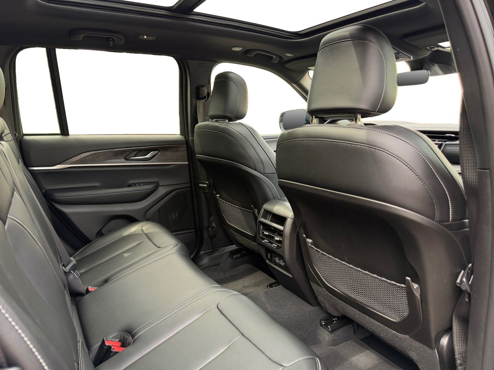 Used 2025 Jeep Grand Cherokee Limited AWD/4WD image 20