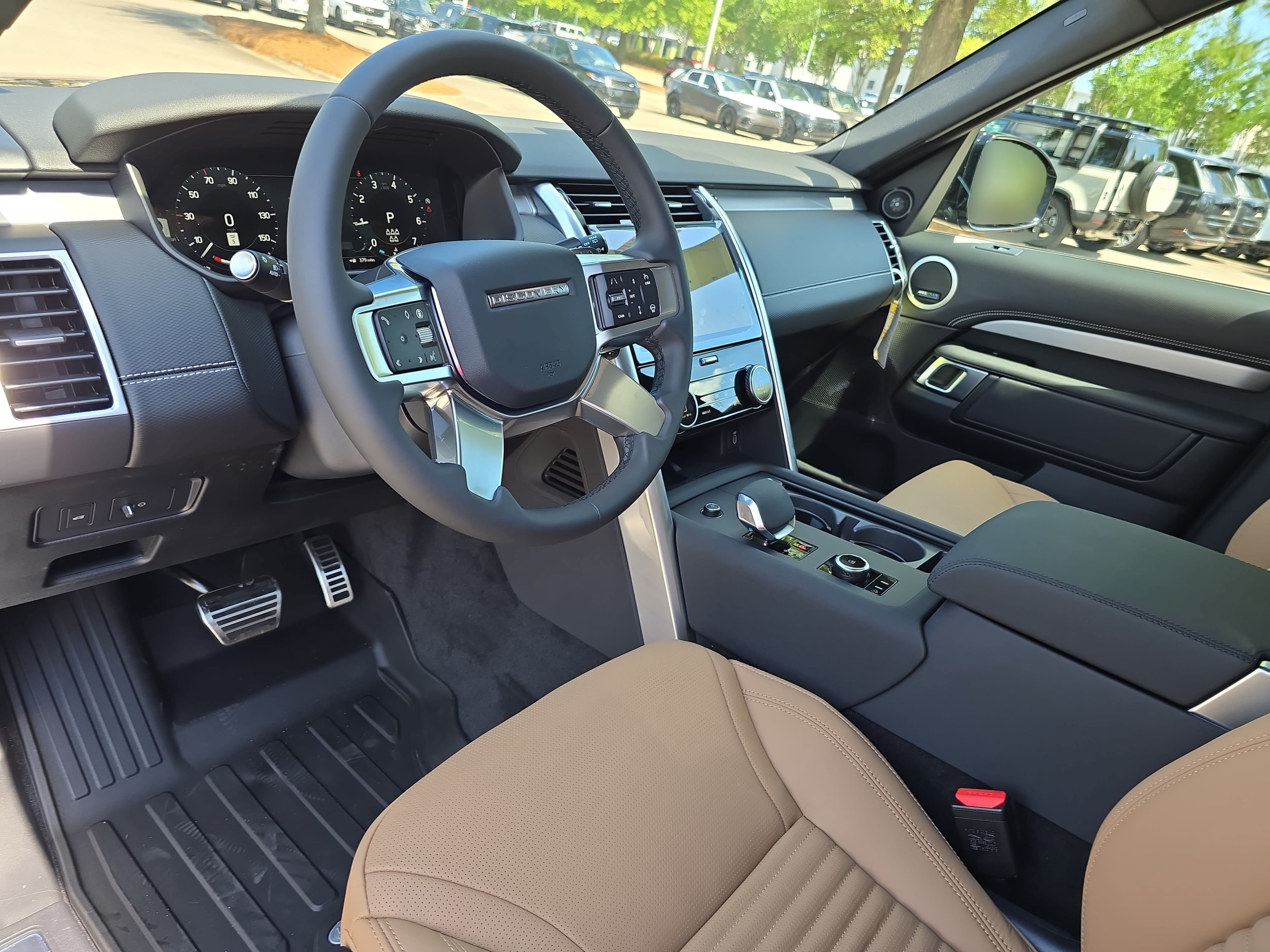 New 2026 Land Rover Discovery Limited Edition AWD/4WD image 16