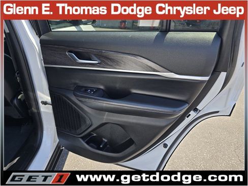 Used 2023 Jeep Grand Cherokee Limited w/ Black Appearance Package RWD image 32