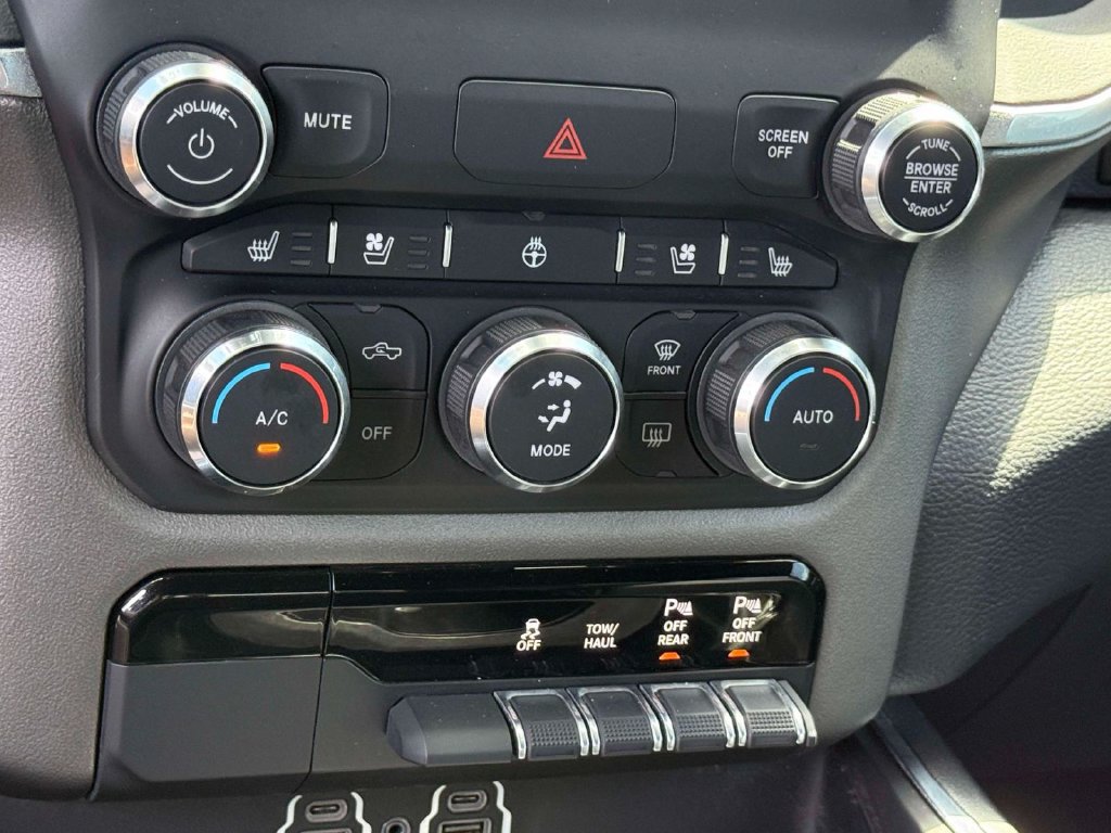 Used 2020 RAM 1500 Laramie w/ Sport Appearance Package AWD/4WD image 26