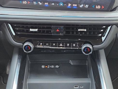 New 2025 Chevrolet Suburban Premier image 17