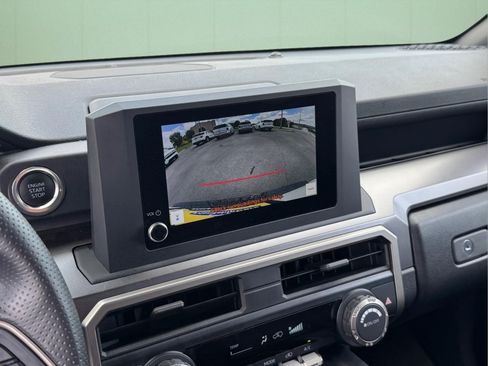 Used 2025 Toyota 4Runner SR5 AWD/4WD image 29