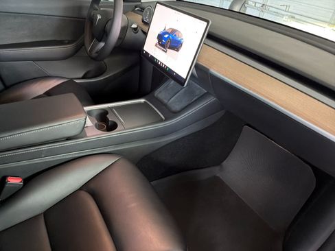 Used 2022 Tesla Model Y Performance AWD/4WD image 17