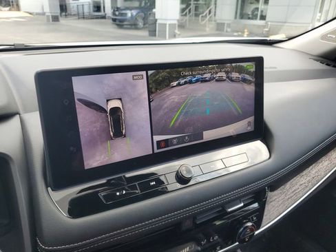 Used 2025 Nissan Rogue Platinum FWD image 24