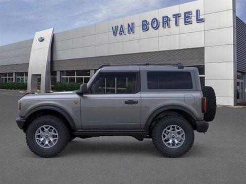 New 2025 Ford Bronco Badlands image 3
