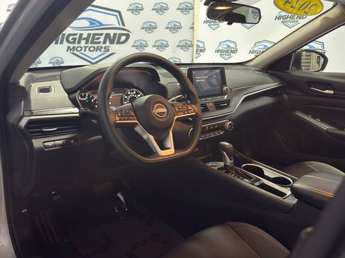 Used 2024 Nissan Altima 2.5 SV image 13