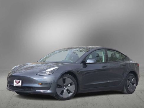 Used 2023 Tesla Model 3 Standard Range image 1
