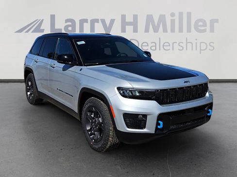 New 2025 Jeep Grand Cherokee Trailhawk w/ Luxury Tech Group III image 7