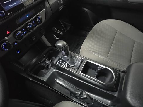 Used 2022 Toyota Tacoma SR AWD/4WD image 26