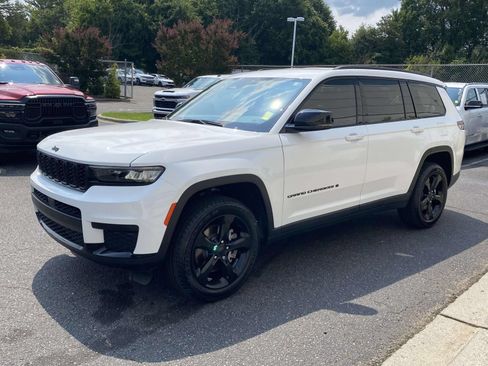 Used 2022 Jeep Grand Cherokee L Laredo RWD image 3