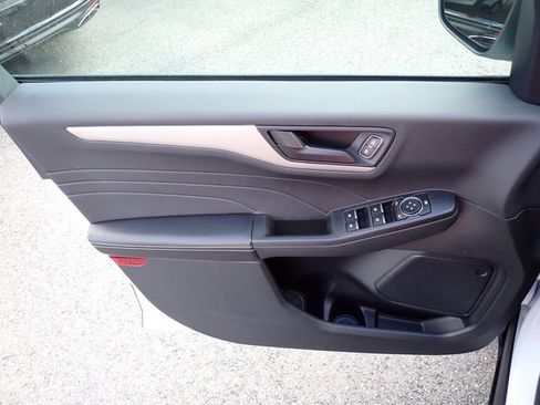 Used 2022 Ford Escape SE image 15