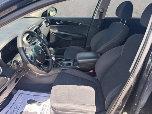 Used 2019 Kia Sorento L FWD image 11