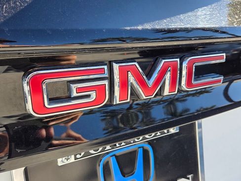 Used 2025 GMC Acadia Elevation image 16