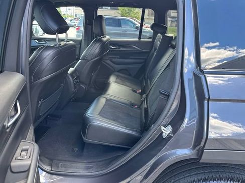 Used 2023 Jeep Grand Cherokee Altitude AWD/4WD image 24