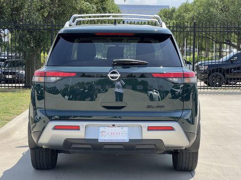 Certified 2024 Nissan Pathfinder SL w/ Black Appearance Package image 4