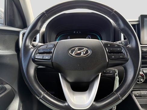 Used 2023 Hyundai Venue SEL FWD image 19