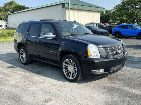 Used 2013 Cadillac Escalade Premium AWD/4WD image 2