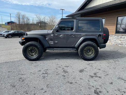 Used 2019 Jeep Wrangler Sport image 3