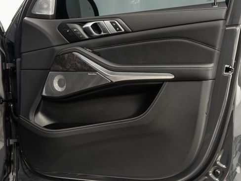 Used 2025 BMW X7 M60i image 40