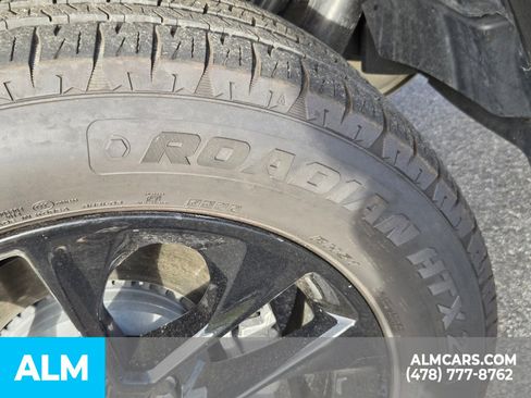 Used 2025 Jeep Wrangler Unlimited Sahara w/ Safety Group image 15