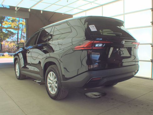 Used 2025 Toyota Grand Highlander AWD image 8