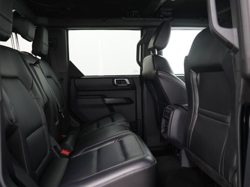 Used 2025 Ford Bronco Outer Banks AWD/4WD image 12