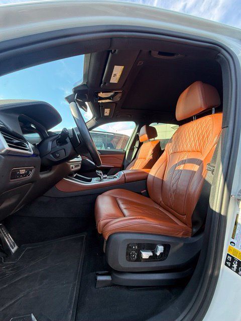 Used 2022 BMW X5 xDrive40i w/ M Sport Package AWD/4WD image 11