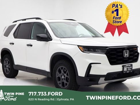 Used 2024 Honda Pilot TrailSport image 1