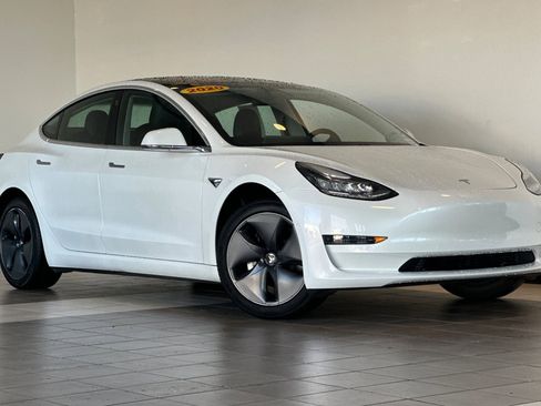 Used 2020 Tesla Model 3 Standard Range Plus image 2