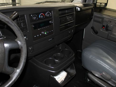 Used 2009 Chevrolet Express 1500 RWD image 14