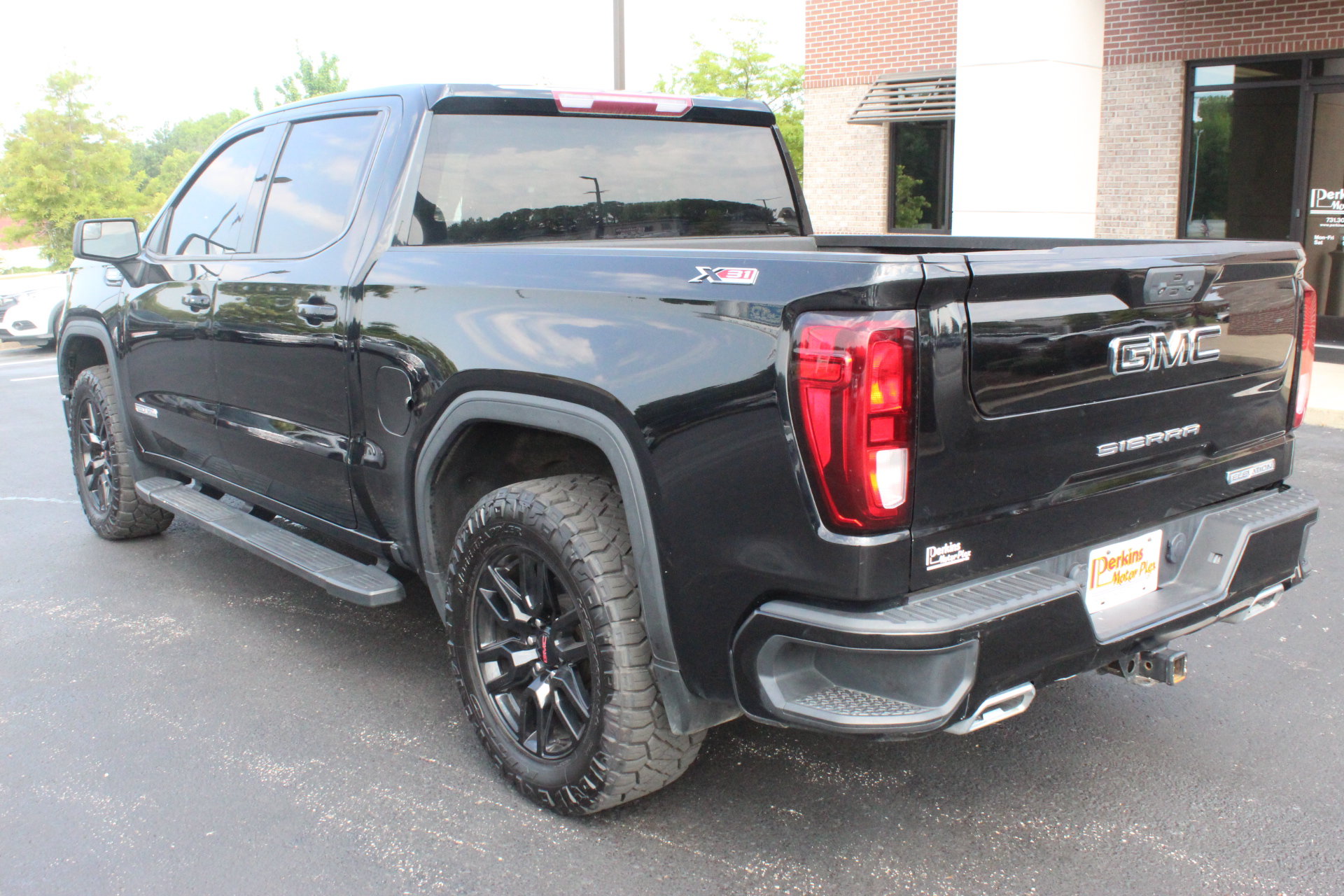 Used 2022 GMC Sierra 1500 Elevation w/ LPO, Elevation Black Package AWD/4WD image 10