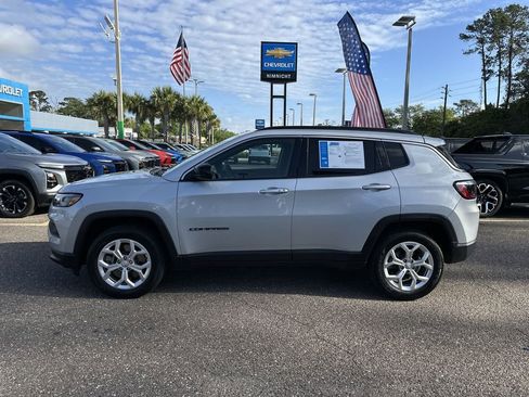 Used 2024 Jeep Compass Latitude image 13