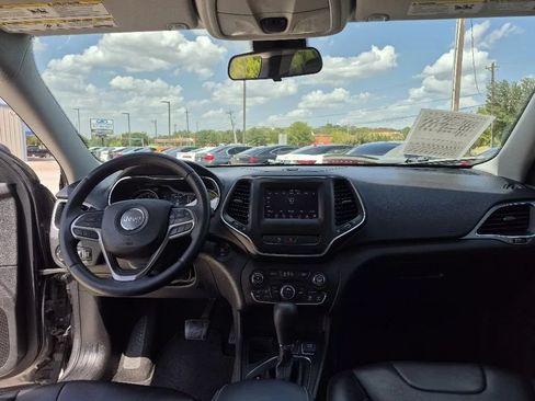 Used 2019 Jeep Cherokee Latitude Plus FWD image 22