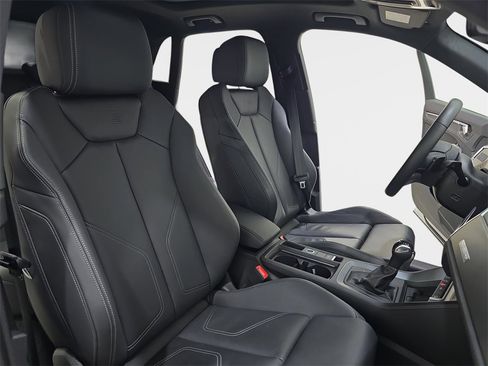 Certified 2025 Audi Q3 2.0T Premium w/ Convenience Package image 10