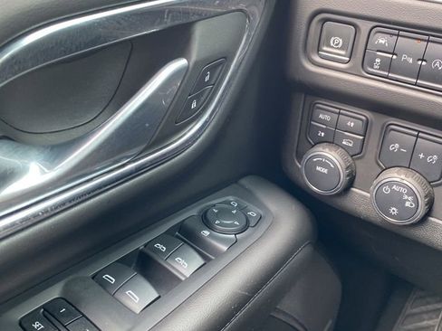 Used 2024 Chevrolet Suburban LT image 37