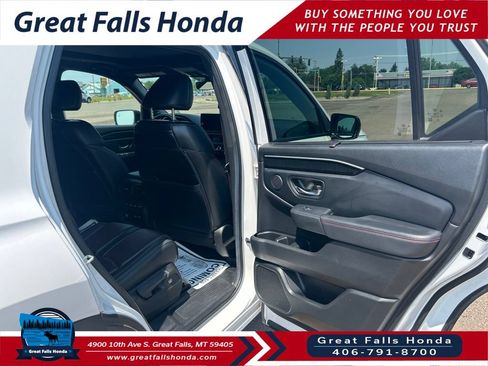 Used 2025 Honda Pilot Black Edition image 25