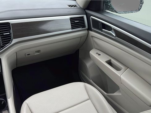 Used 2018 Volkswagen Atlas SEL FWD image 13