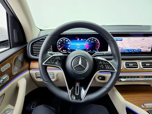 Used 2024 Mercedes-Benz GLS 450 4MATIC image 25