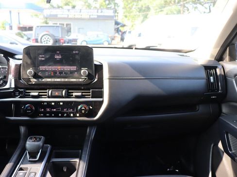 Used 2025 Nissan Pathfinder SV AWD/4WD image 20