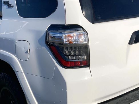 Used 2019 Toyota 4Runner TRD Off-Road Premium AWD/4WD image 29
