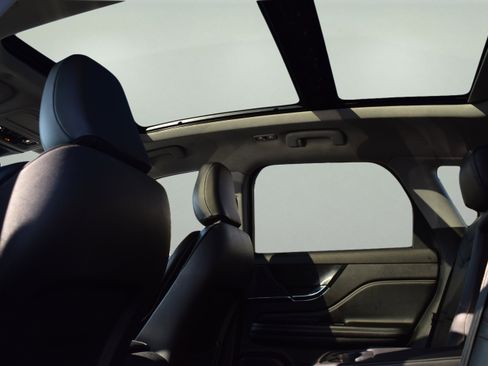 Used 2022 Lincoln Corsair AWD w/ Premium Package image 8