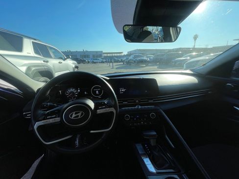 Used 2025 Hyundai Elantra SEL image 33