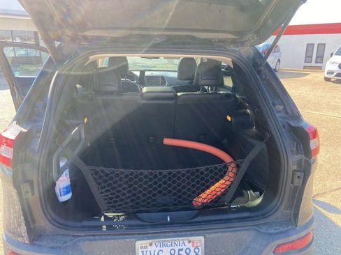 Used 2015 Jeep Cherokee Trailhawk w/ Comfort/Convenience Group image 22